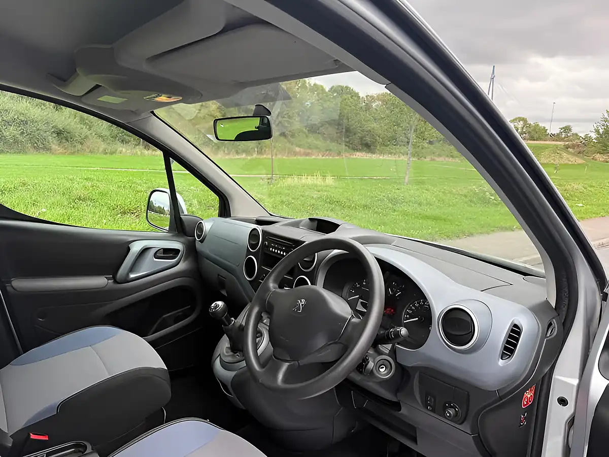 Used 2013 Peugeot Partner Tepee Tepee S - Interior and Exterior details 15