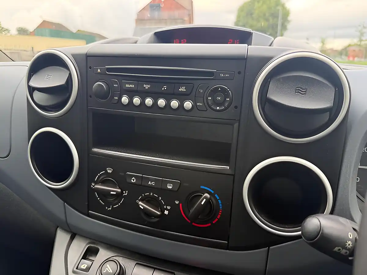 Used 2013 Peugeot Partner Tepee Tepee S - Interior and Exterior details 19