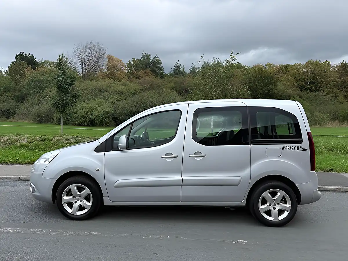 Used 2013 Peugeot Partner Tepee Tepee S - Interior and Exterior details 4