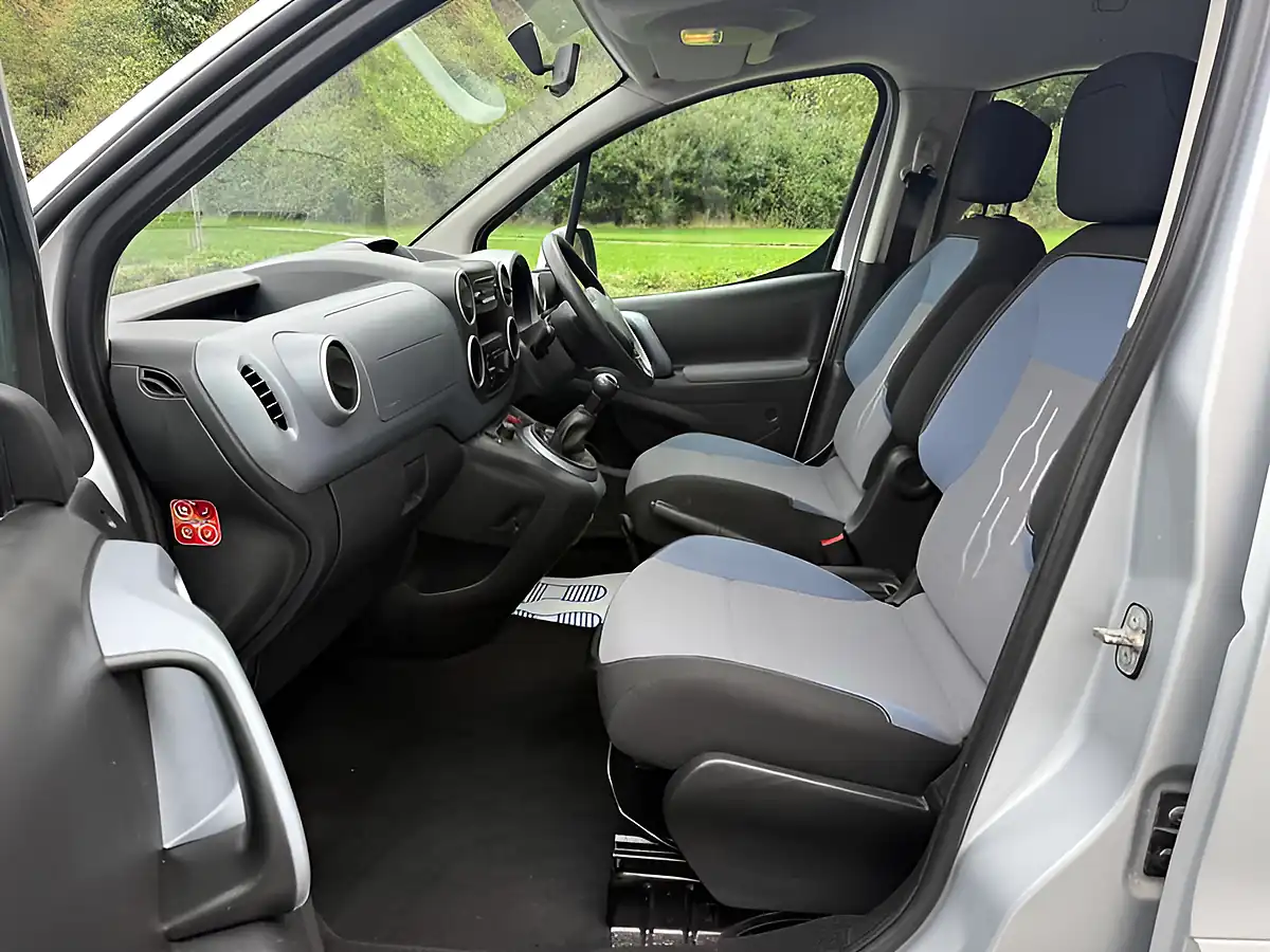 Used 2013 Peugeot Partner Tepee Tepee S - Interior and Exterior details 6