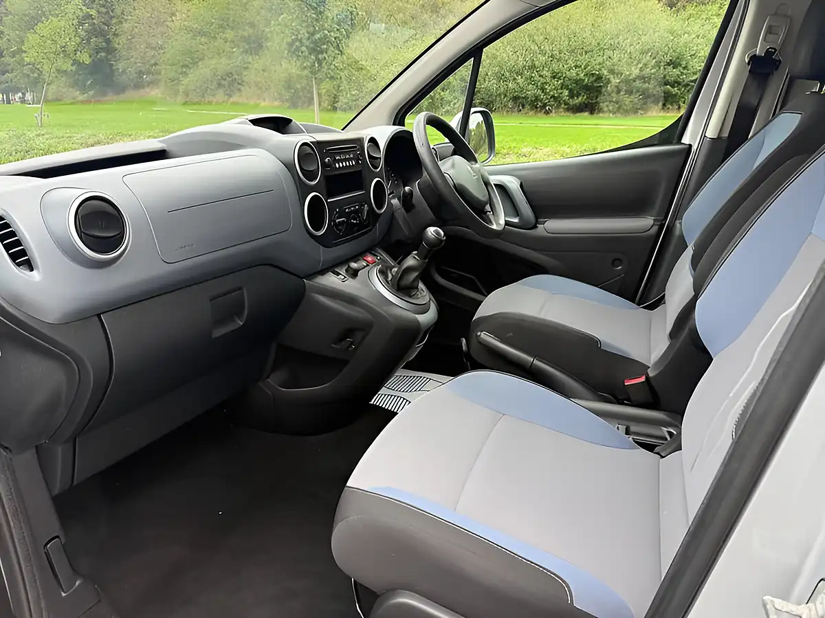 Used 2013 Peugeot Partner Tepee Tepee S - Interior and Exterior details 8