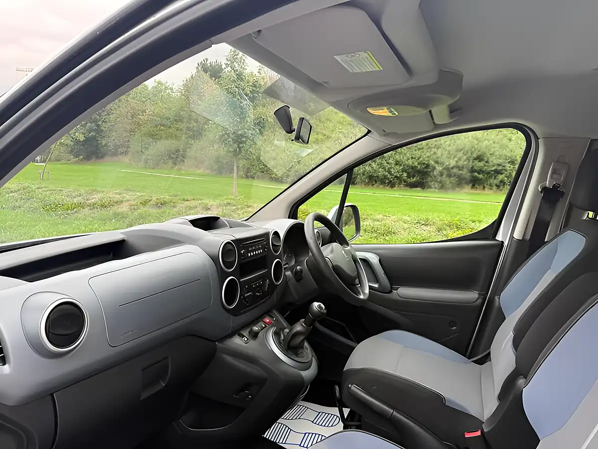 Used 2013 Peugeot Partner Tepee Tepee S - Interior and Exterior details 9