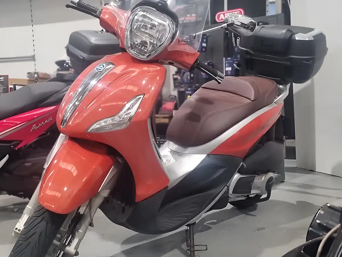 Used 2013 Piaggio Beverly 300 Bronze - Interior and Exterior details 4