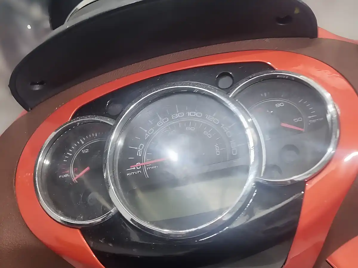 Used 2013 Piaggio Beverly 300 Bronze - Interior and Exterior details 6