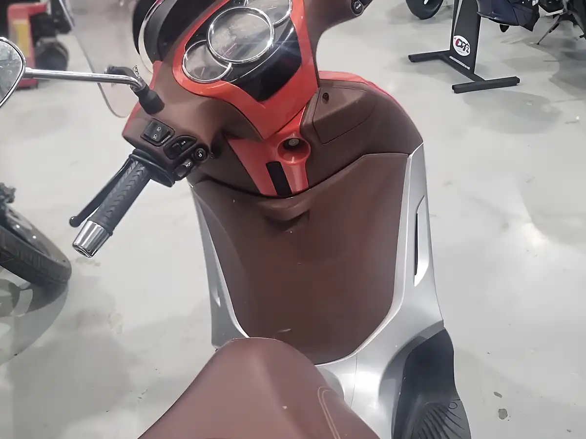 Used 2013 Piaggio Beverly 300 Bronze - Interior and Exterior details 7