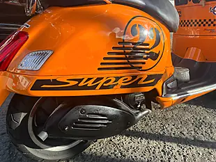 Used 2013 Piaggio Vespa Gts 125 Supersport Orange - Interior and Exterior details 10