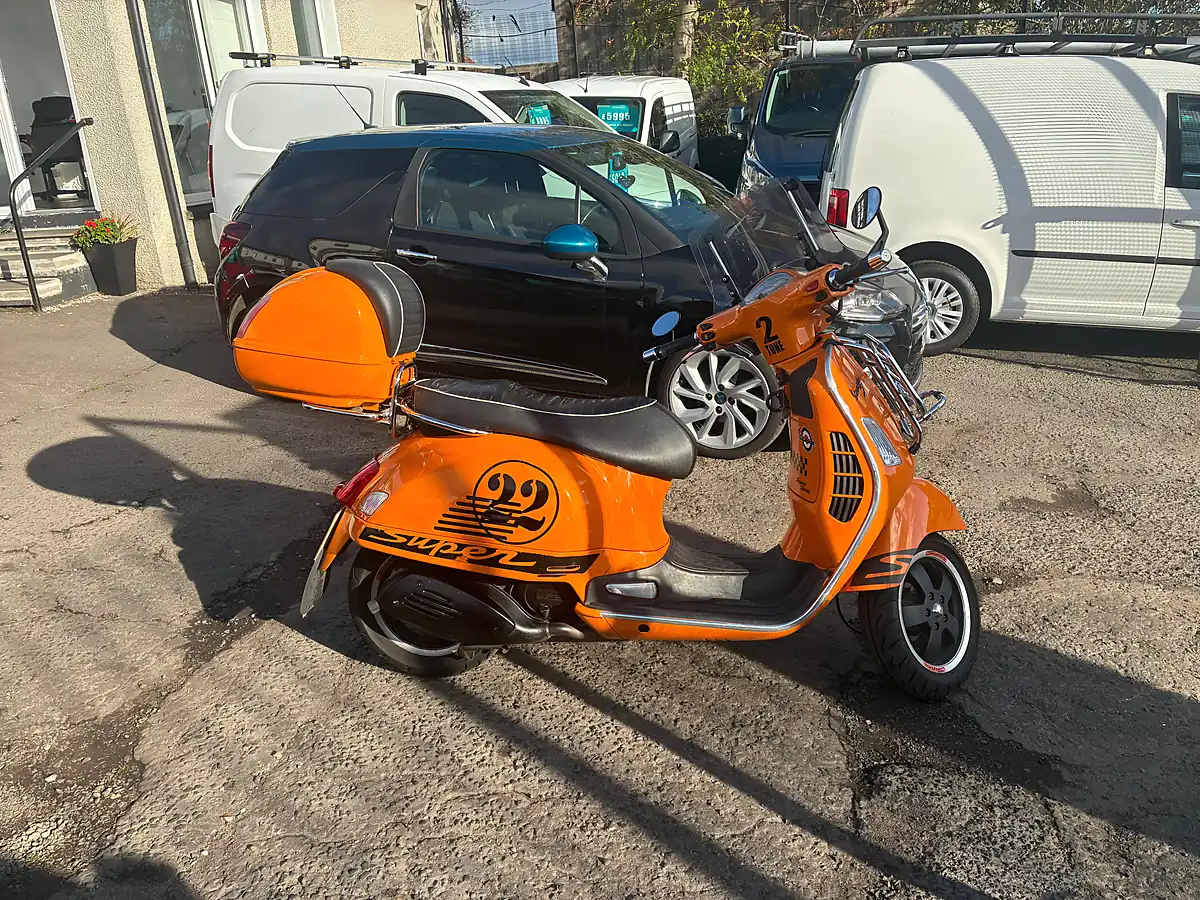 Used 2013 Piaggio Vespa Gts 125 Supersport Orange - Interior and Exterior details 2