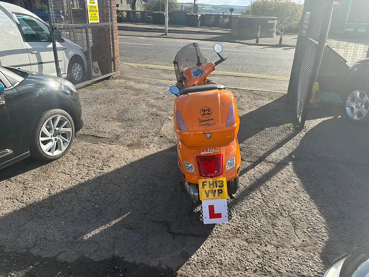 Used 2013 Piaggio Vespa Gts 125 Supersport Orange - Interior and Exterior details 4