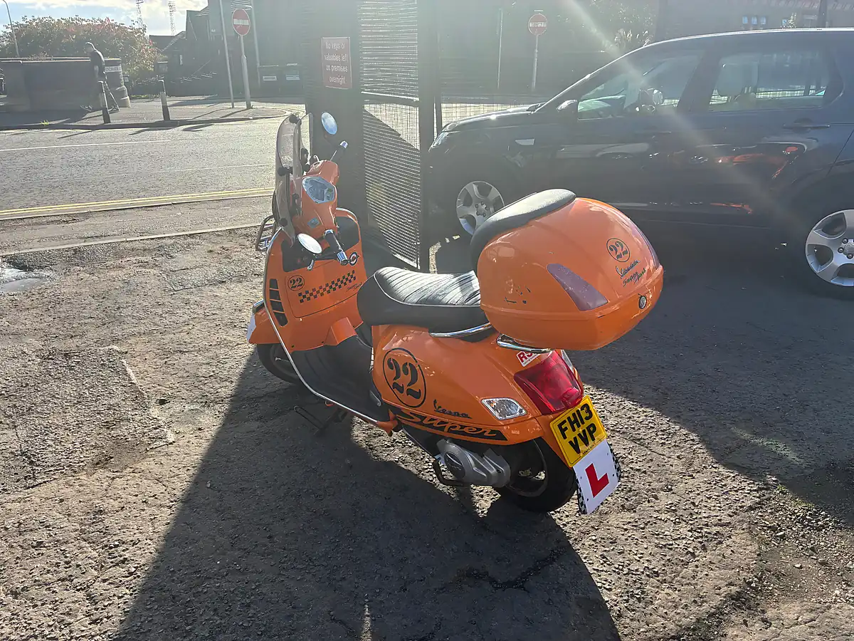 Used 2013 Piaggio Vespa Gts 125 Supersport Orange - Interior and Exterior details 5