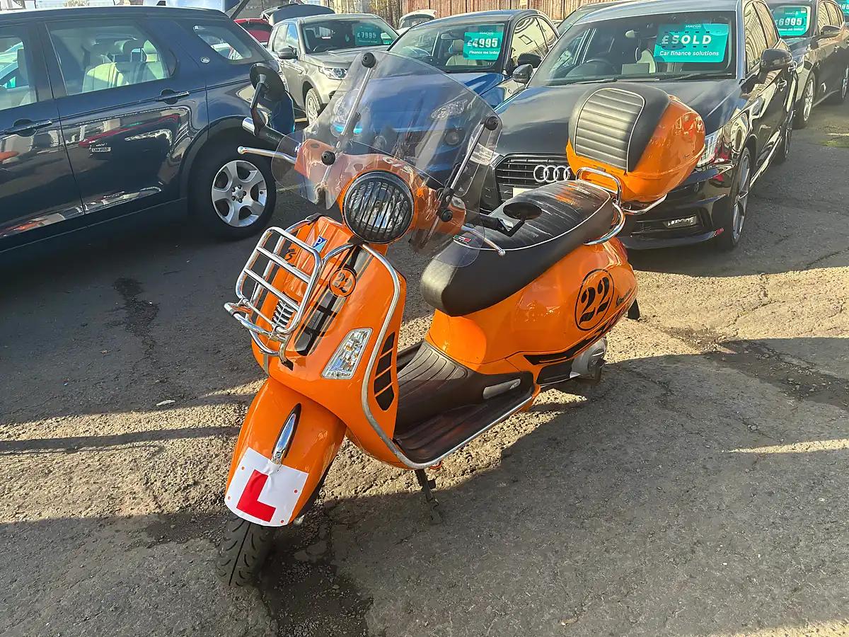 Used 2013 Piaggio Vespa Gts 125 Supersport Orange - Interior and Exterior details 6
