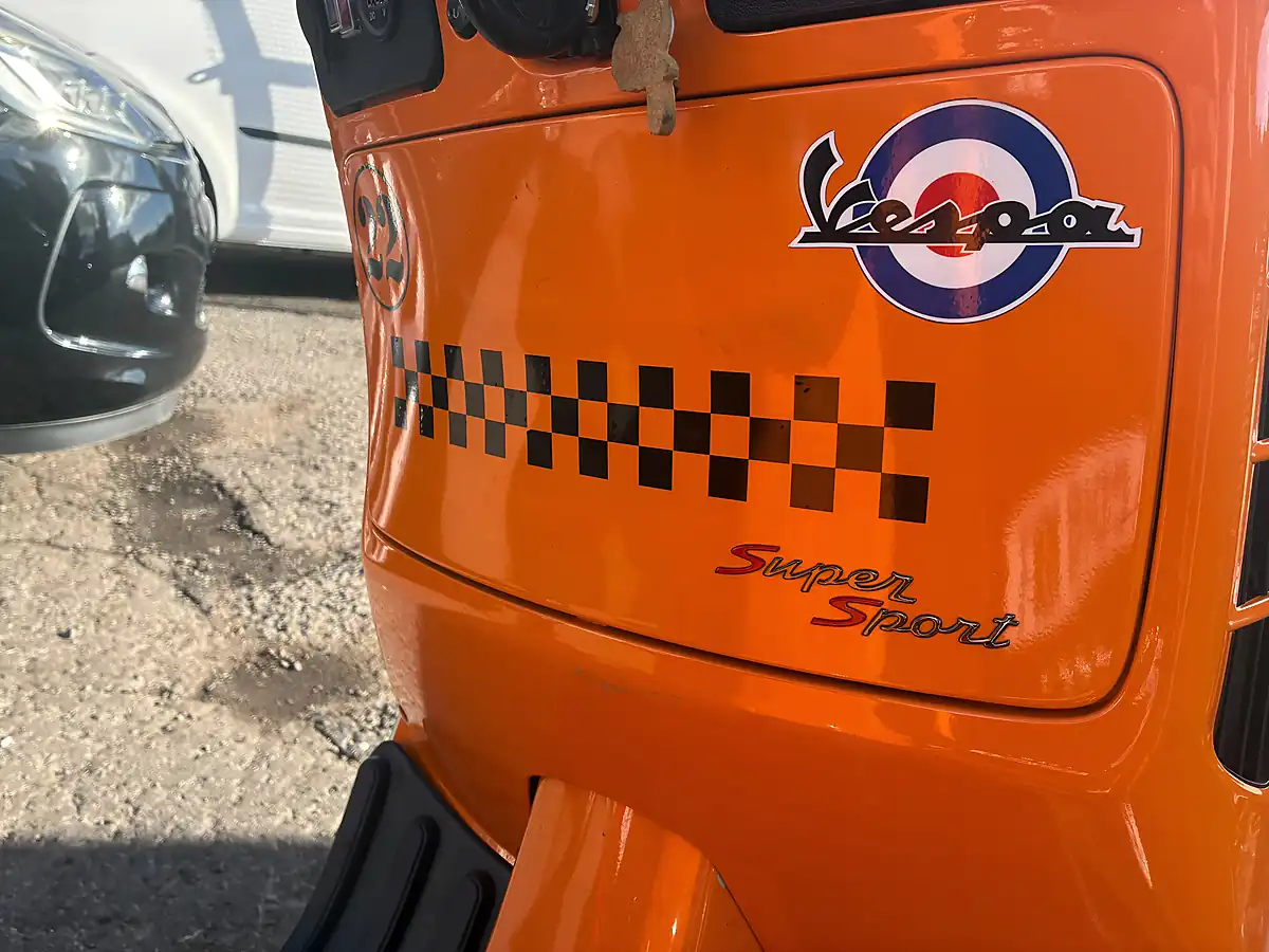 Used 2013 Piaggio Vespa Gts 125 Supersport Orange - Interior and Exterior details 8