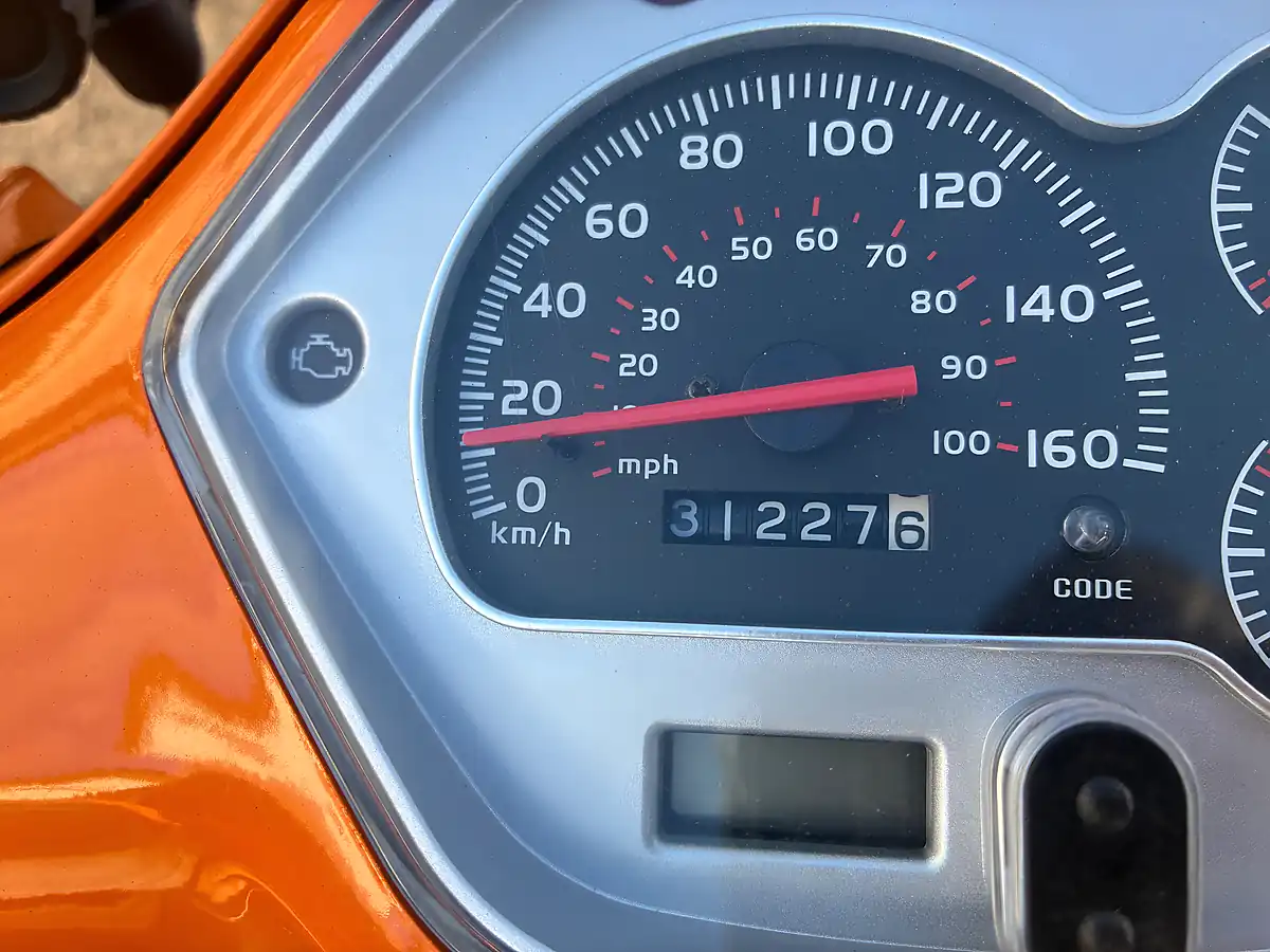 Used 2013 Piaggio Vespa Gts 125 Supersport Orange - Interior and Exterior details 9