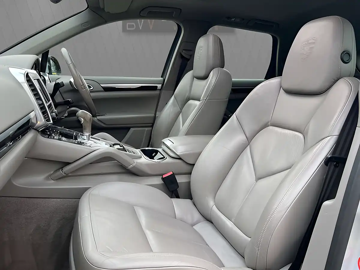 Used 2013 Porsche Cayenne Ice Silver Metallic - Interior and Exterior details 9