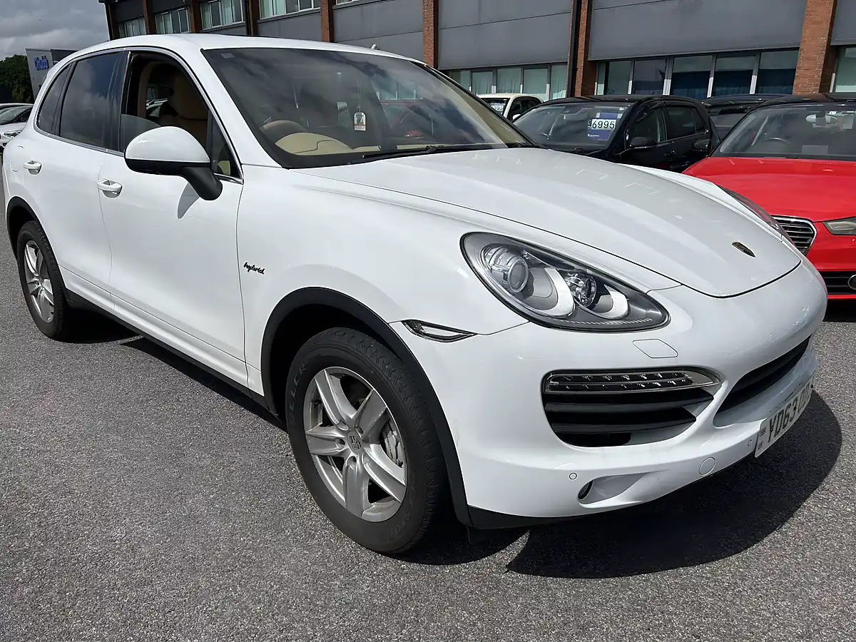Used 2013 Porsche Cayenne White - Front View