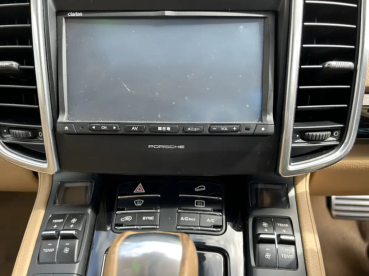 Used 2013 Porsche Cayenne White - Interior and Exterior details 11