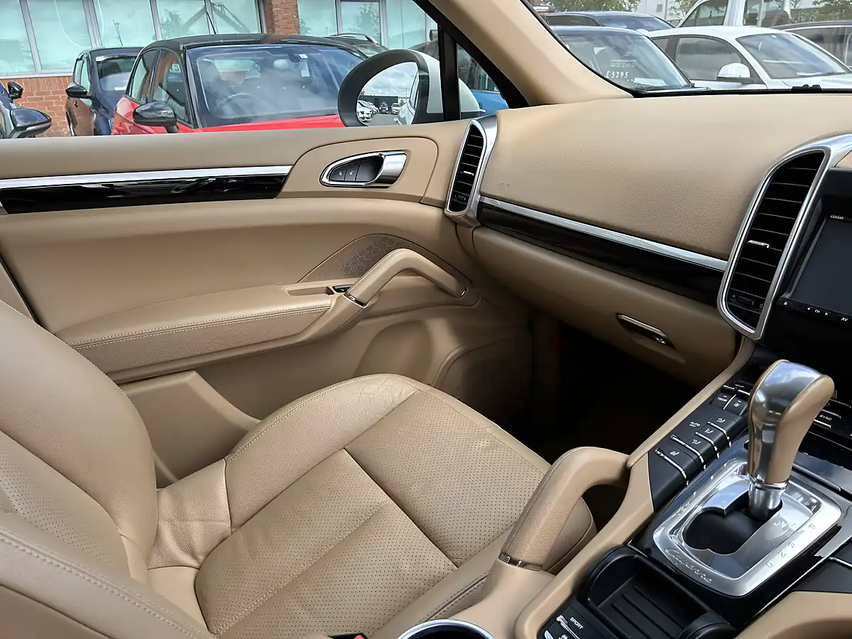 Used 2013 Porsche Cayenne White - Interior and Exterior details 12