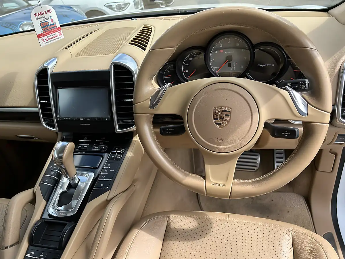 Used 2013 Porsche Cayenne White - Interior and Exterior details 9