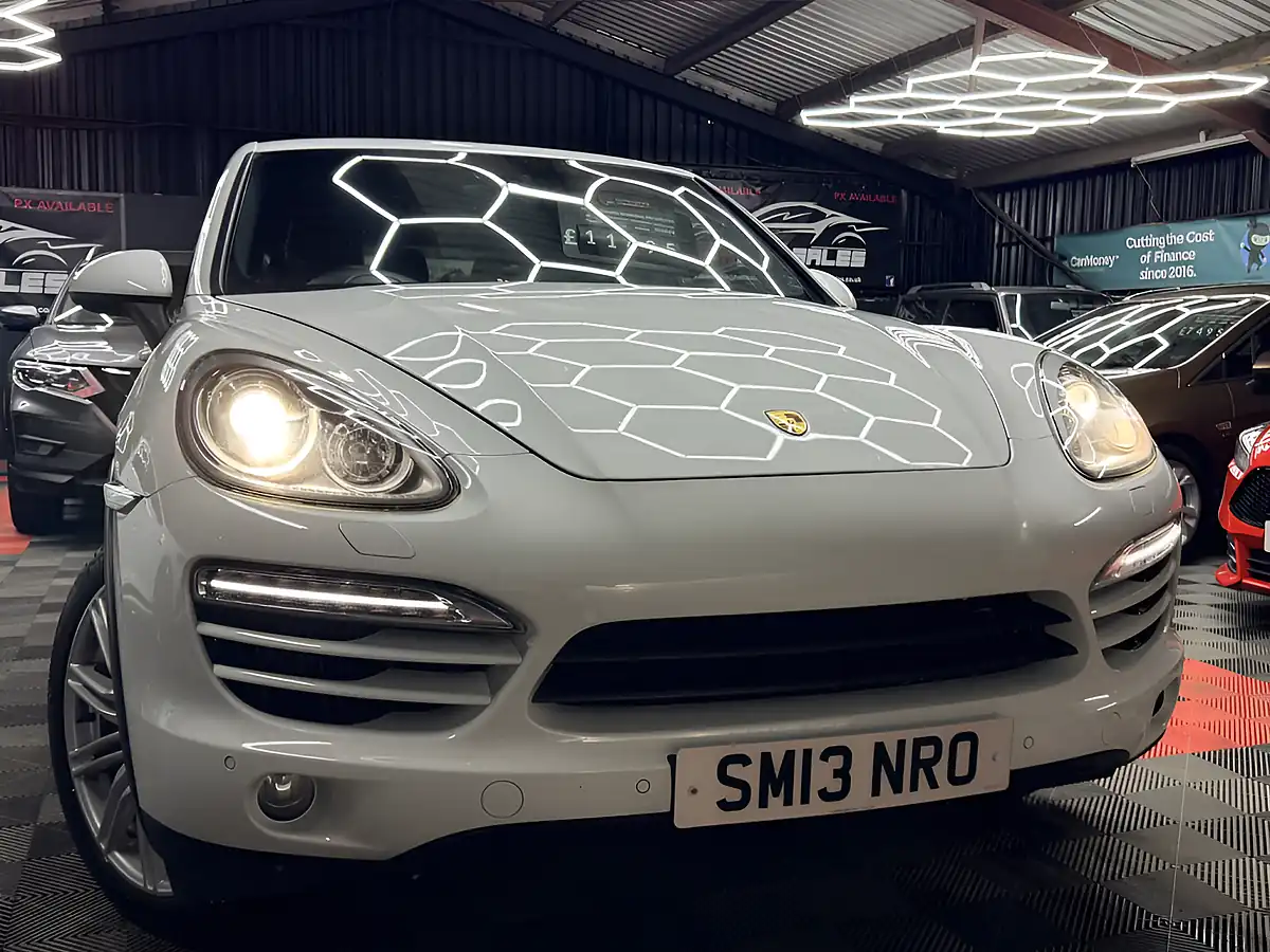 Used 2013 Porsche Cayenne White - Front View