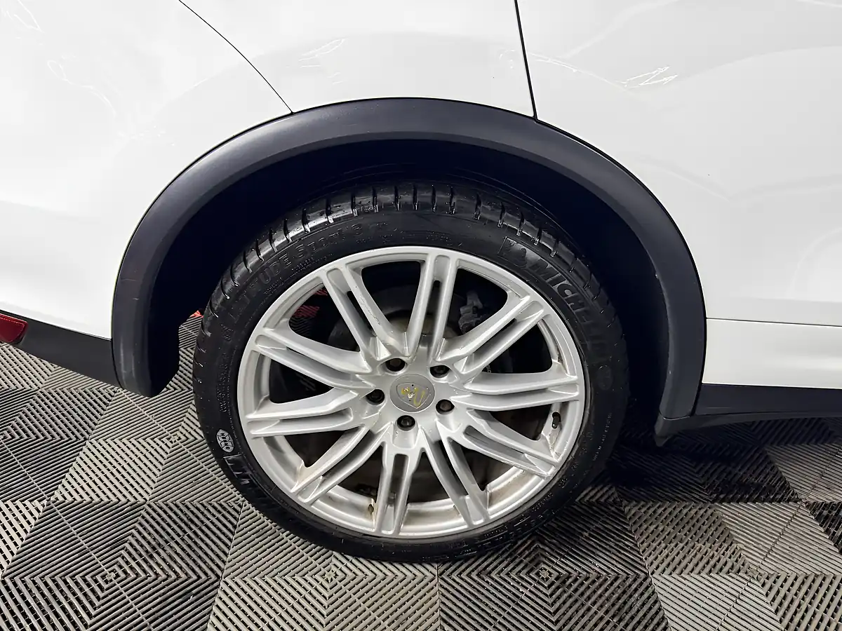 Used 2013 Porsche Cayenne White - Interior and Exterior details 14