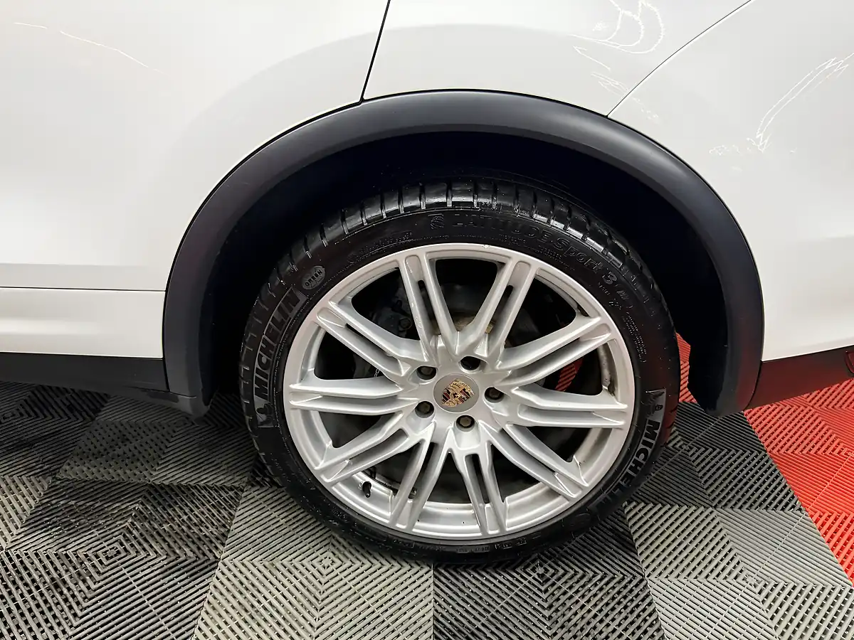 Used 2013 Porsche Cayenne White - Interior and Exterior details 15