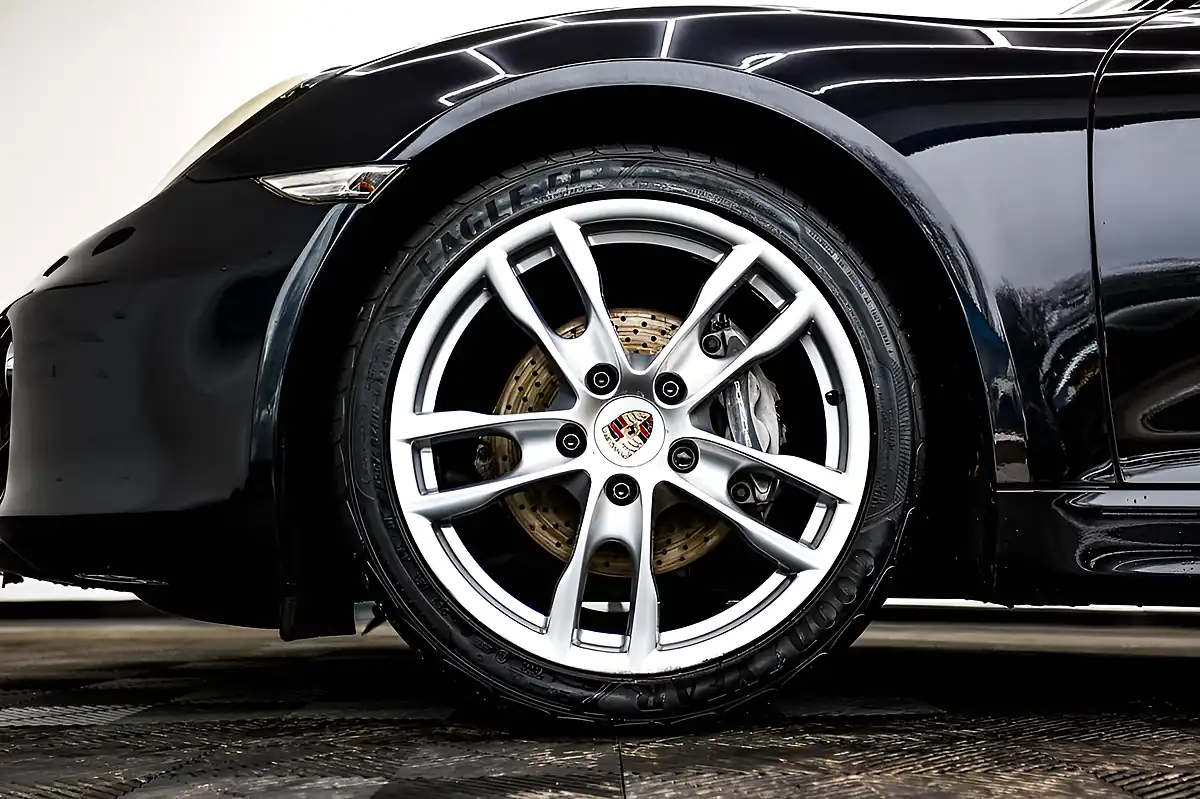 Used 2013 Porsche Cayman 981 Coupe Black - Interior and Exterior details 16