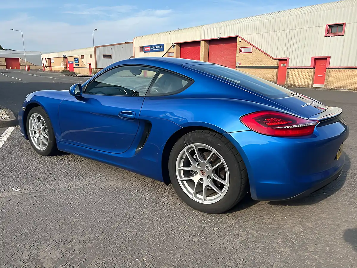 Used 2013 Porsche Cayman 981 Euro 5 Aqua Blue - Interior and Exterior details 7