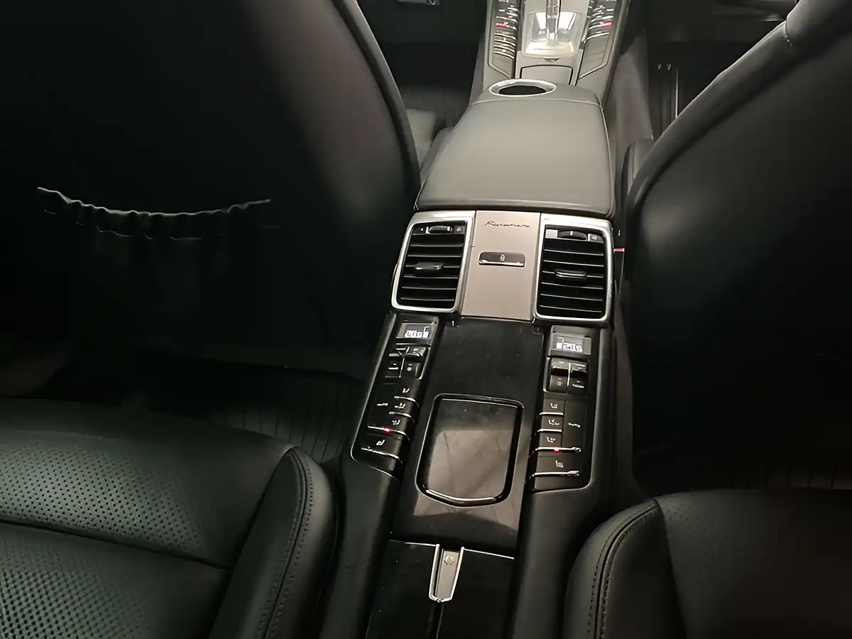 Used 2013 Porsche Panamera White - Interior and Exterior details 11