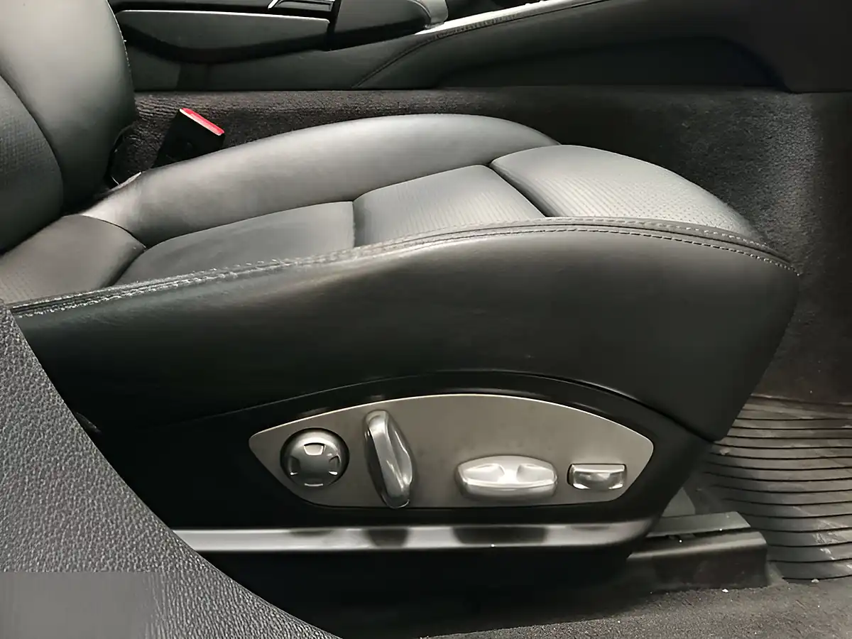 Used 2013 Porsche Panamera White - Interior and Exterior details 14