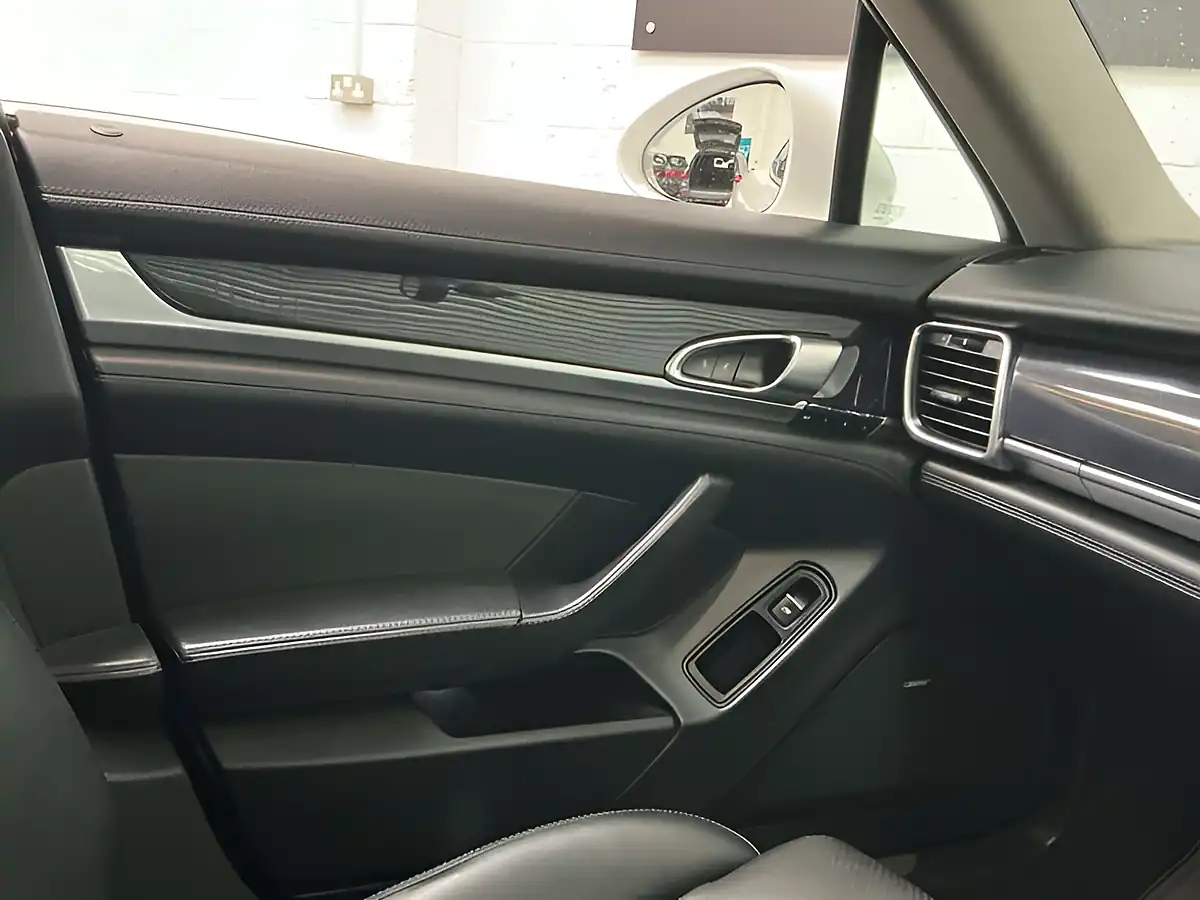 Used 2013 Porsche Panamera White - Interior and Exterior details 19