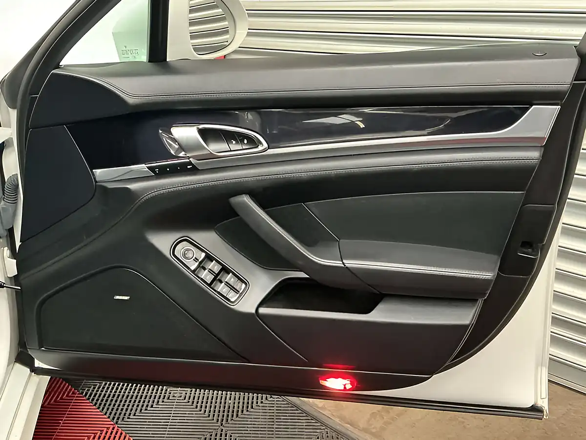 Used 2013 Porsche Panamera White - Interior and Exterior details 8