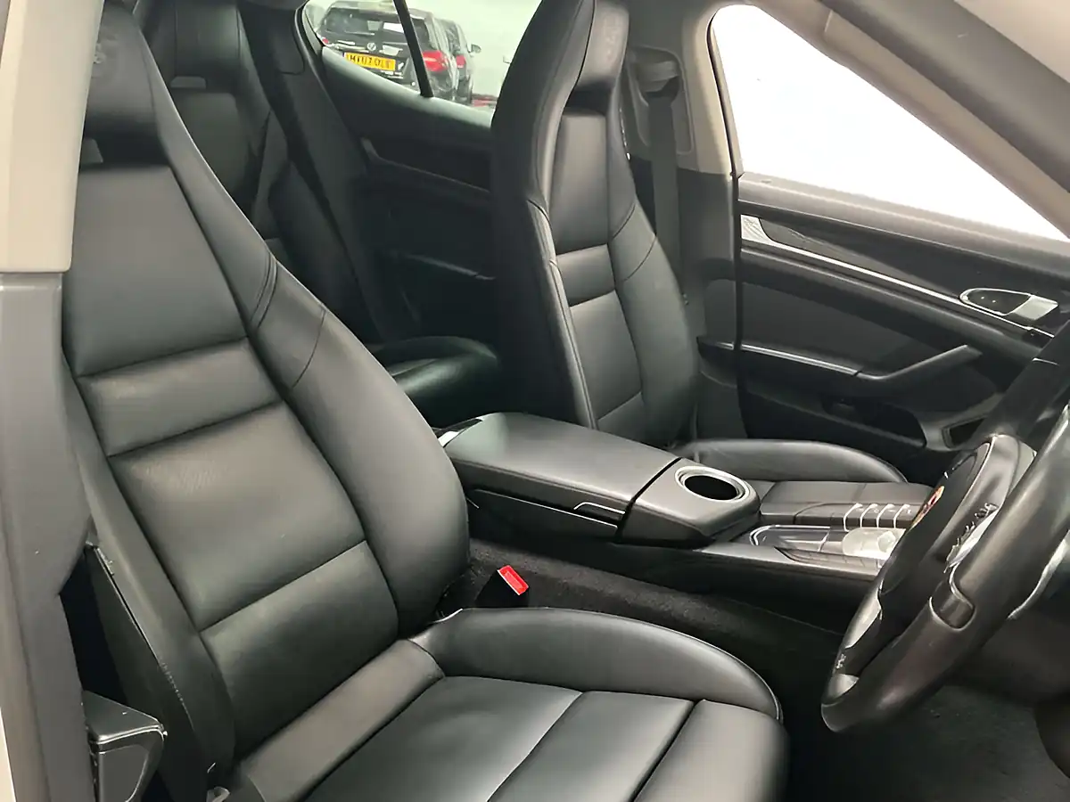 Used 2013 Porsche Panamera White - Interior and Exterior details 9