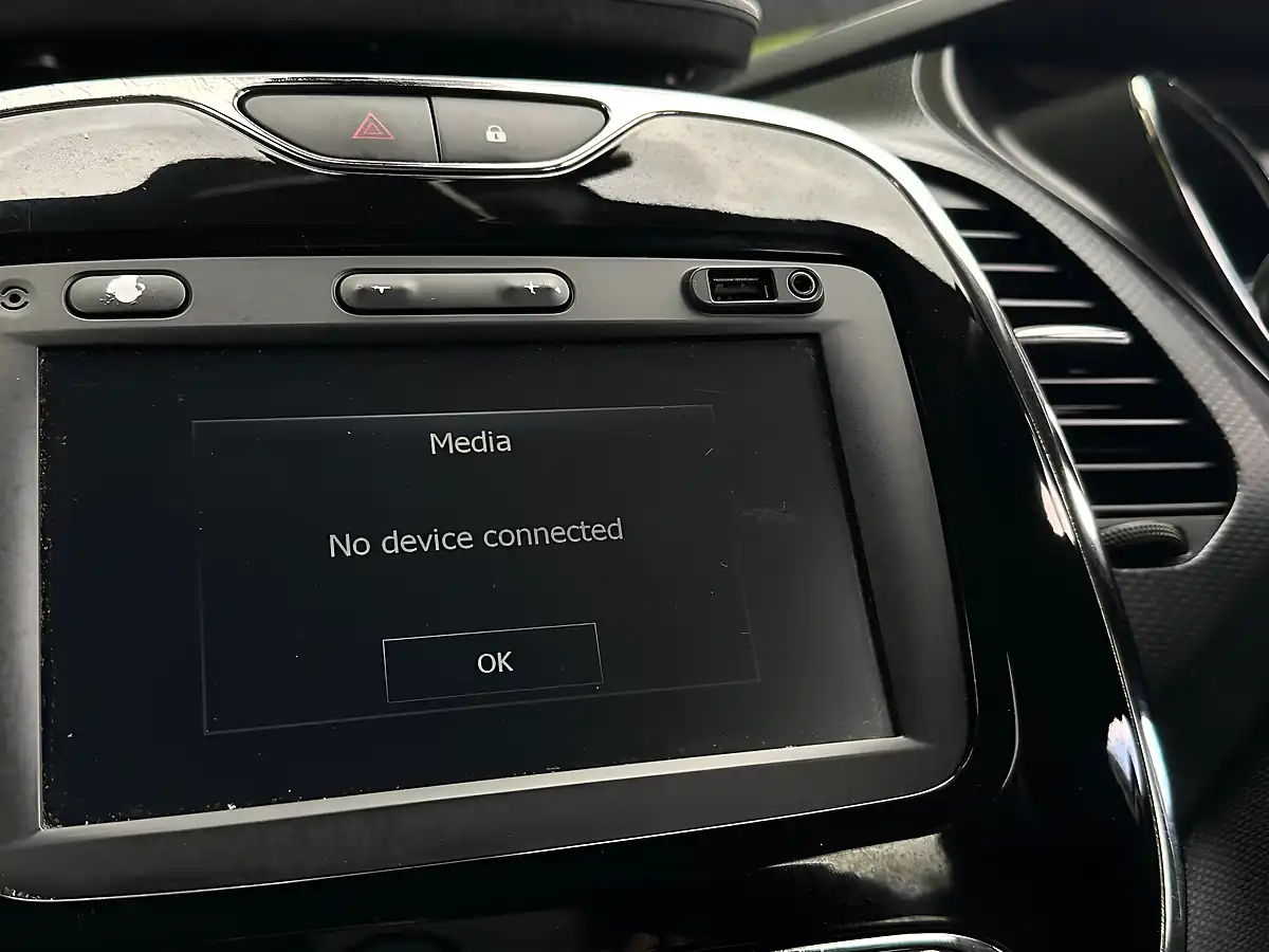 Used 2013 Renault Captur Dynamique S Medianav Black - Interior and Exterior details 14