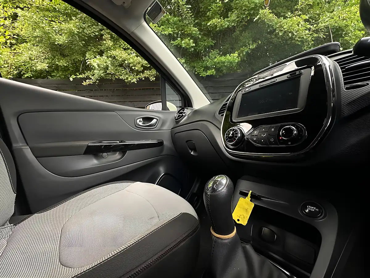 Used 2013 Renault Captur Dynamique S Medianav Black - Interior and Exterior details 16