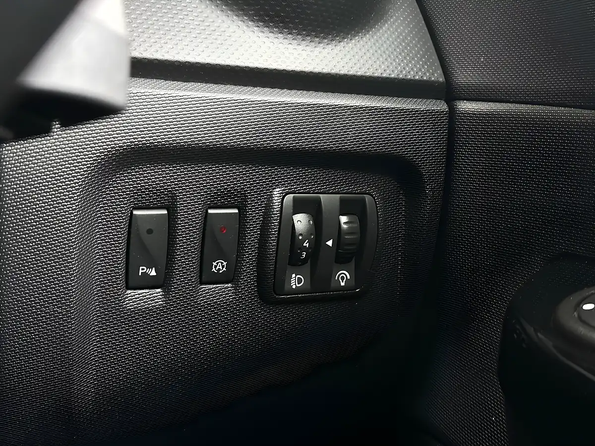 Used 2013 Renault Captur Dynamique S Medianav Black - Interior and Exterior details 17