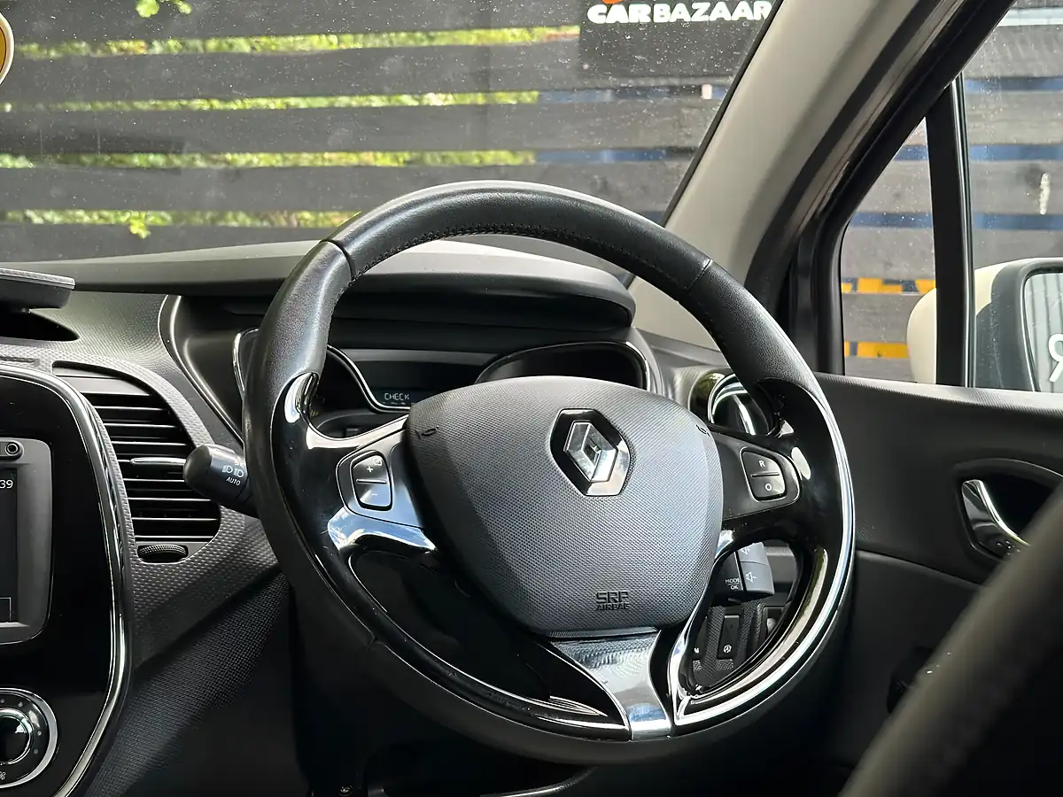 Used 2013 Renault Captur Dynamique S Medianav Black - Interior and Exterior details 18