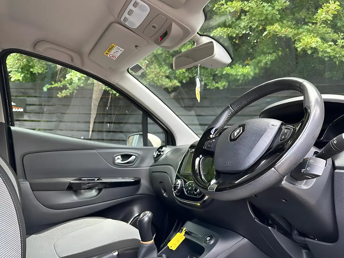 Used 2013 Renault Captur Dynamique S Medianav Black - Interior and Exterior details 19
