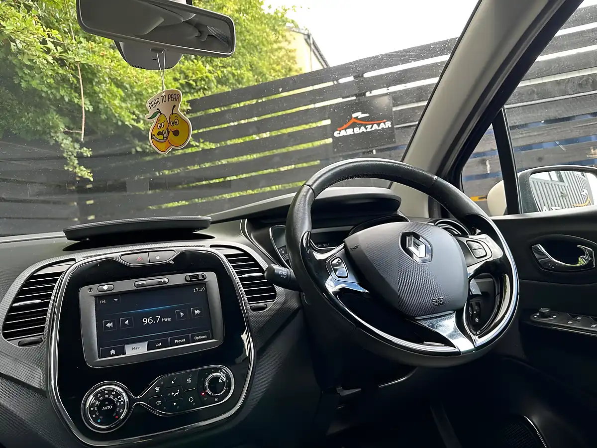 Used 2013 Renault Captur Dynamique S Medianav Black - Interior and Exterior details 6