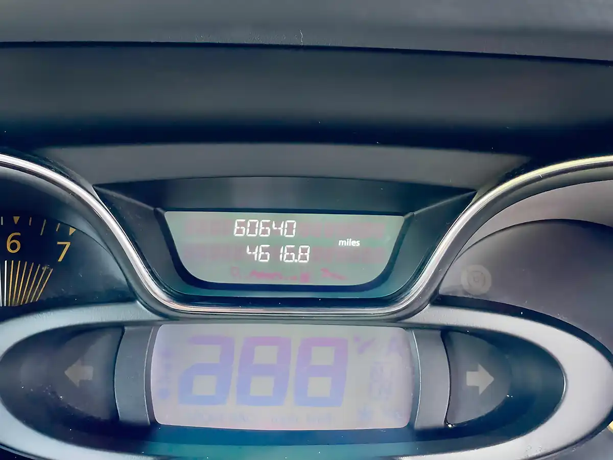 Used 2013 Renault Captur Expression Orange - Interior and Exterior details 15