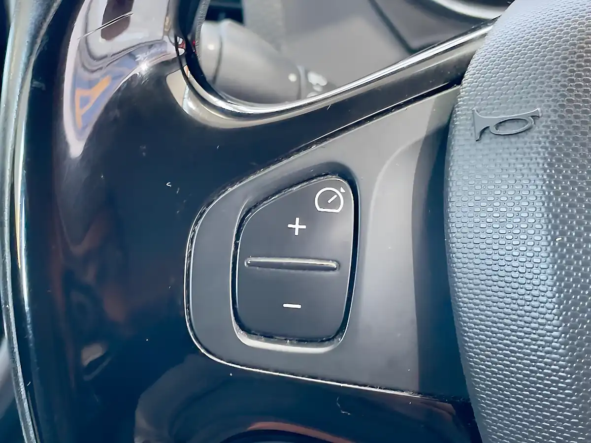 Used 2013 Renault Captur Expression Orange - Interior and Exterior details 18