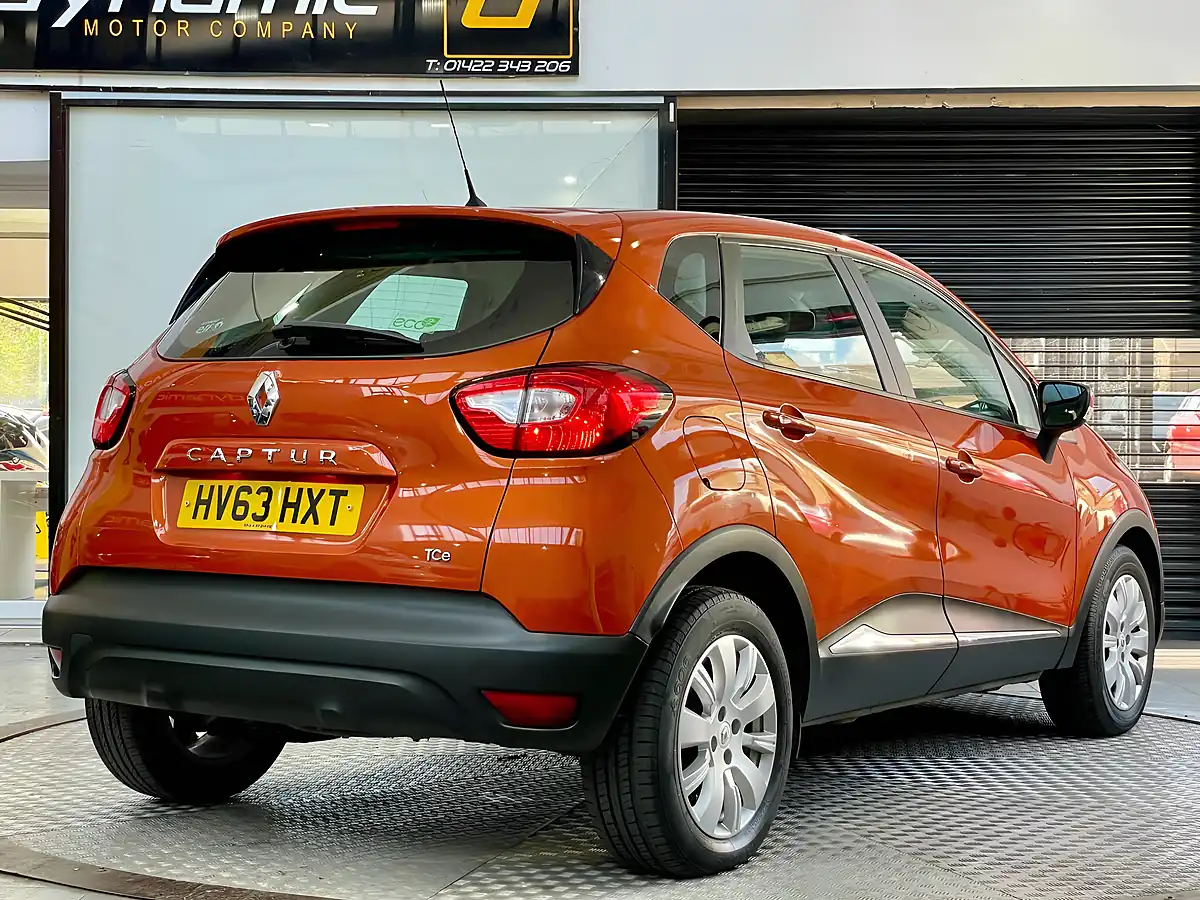 Used 2013 Renault Captur Expression Orange - Interior and Exterior details 4