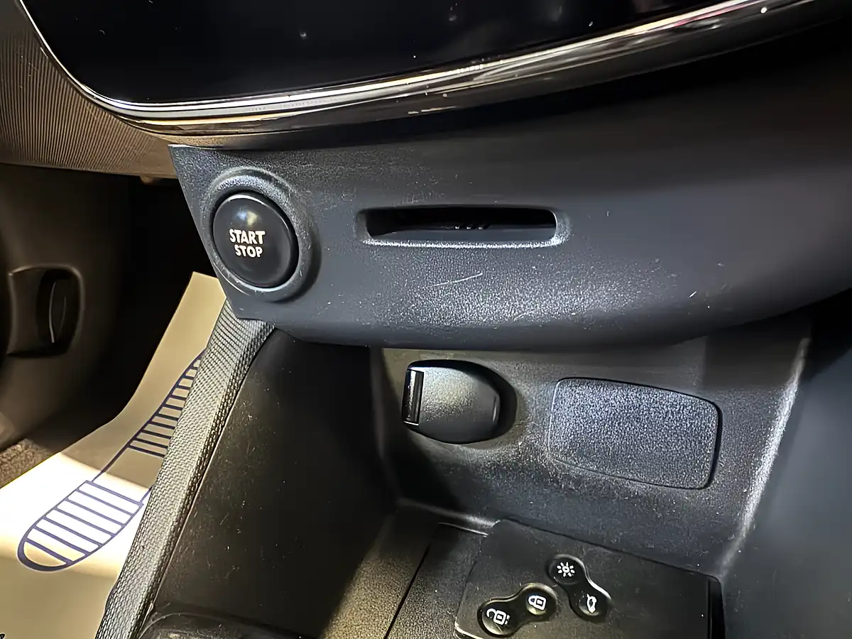 Used 2013 Renault Clio Dynamique Medianav Black - Interior and Exterior details 16