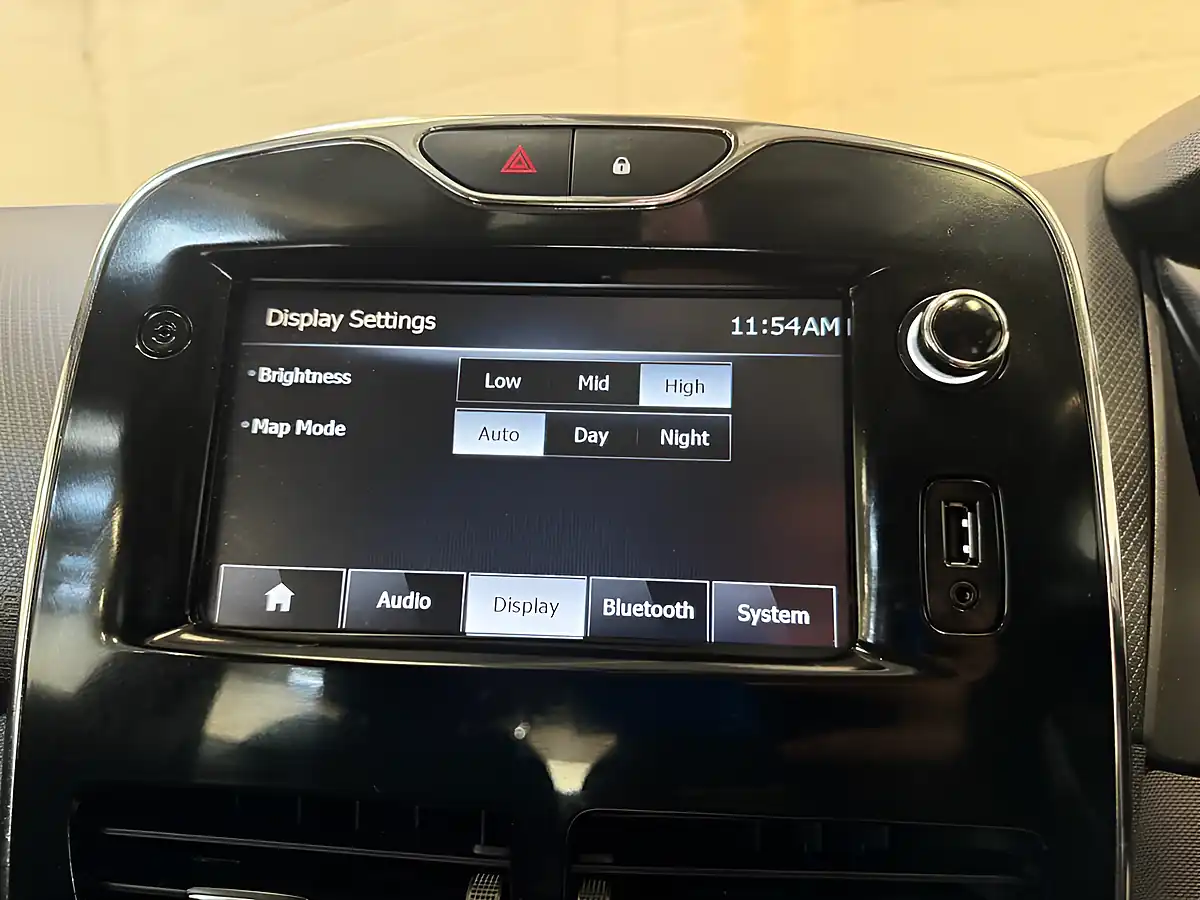 Used 2013 Renault Clio Dynamique Medianav Black - Interior and Exterior details 17