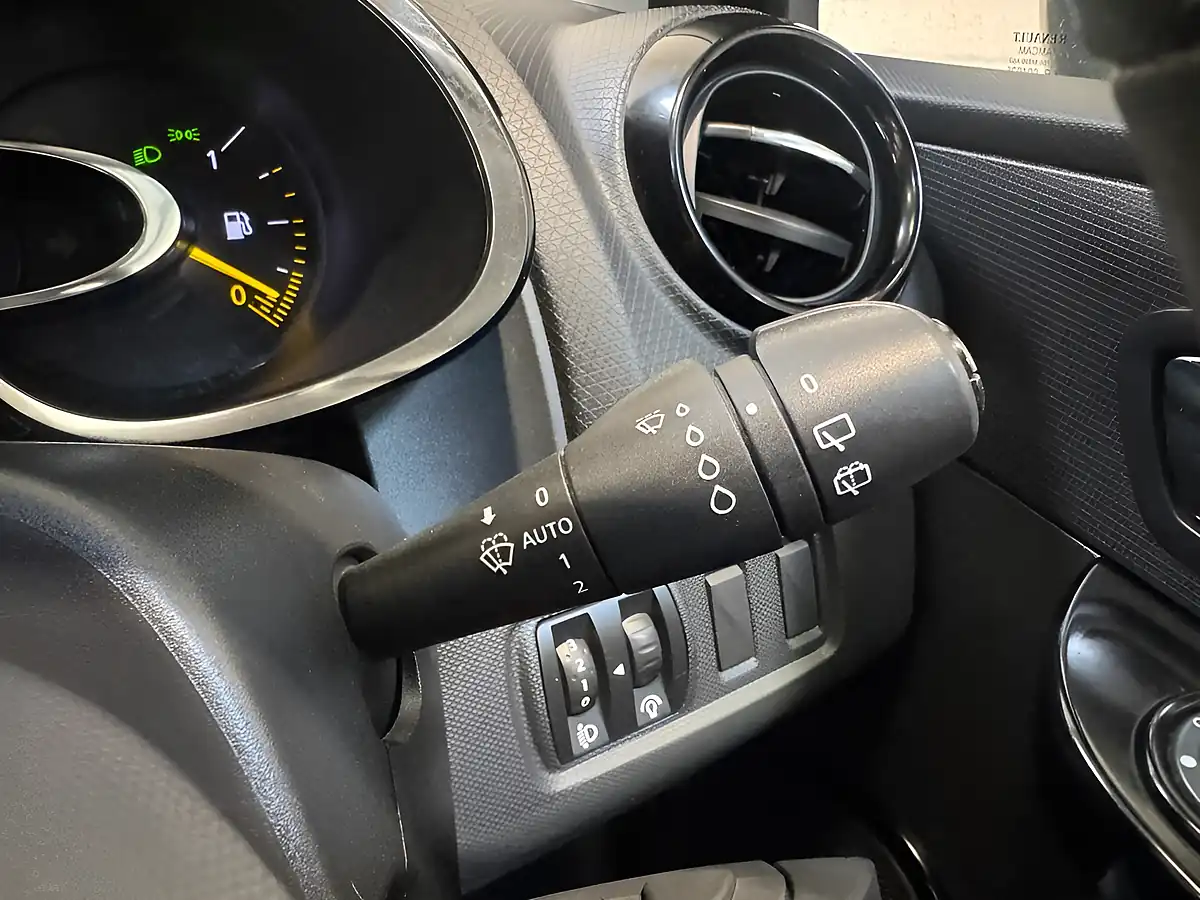Used 2013 Renault Clio Dynamique Medianav Black - Interior and Exterior details 19