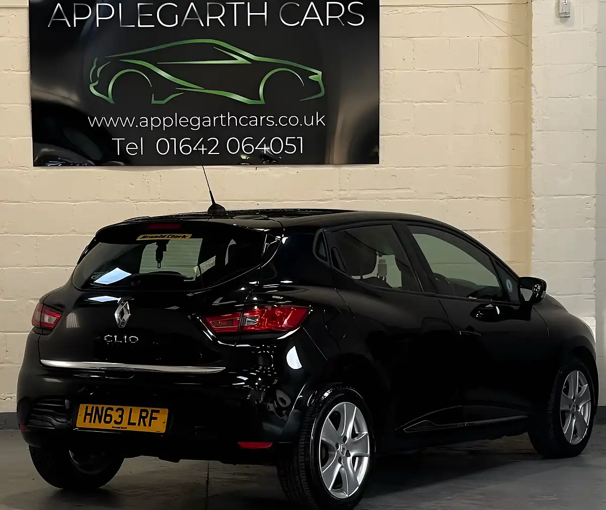 Used 2013 Renault Clio Dynamique Medianav Black - Interior and Exterior details 3
