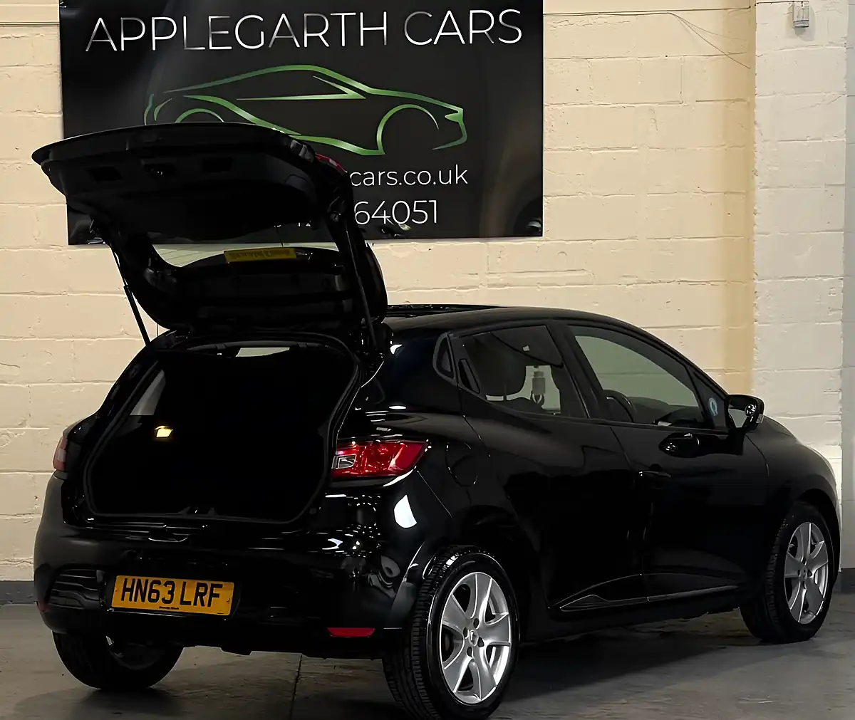 Used 2013 Renault Clio Dynamique Medianav Black - Interior and Exterior details 4