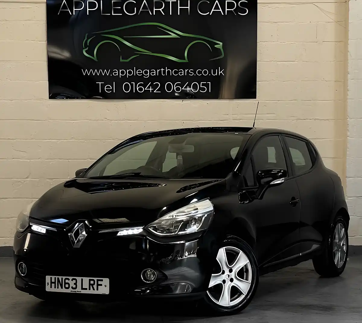 Used 2013 Renault Clio Dynamique Medianav Black - Interior and Exterior details 5