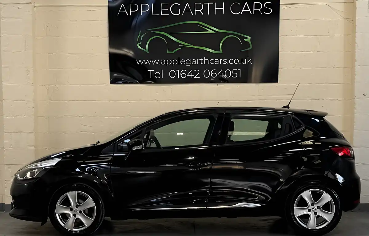 Used 2013 Renault Clio Dynamique Medianav Black - Interior and Exterior details 6