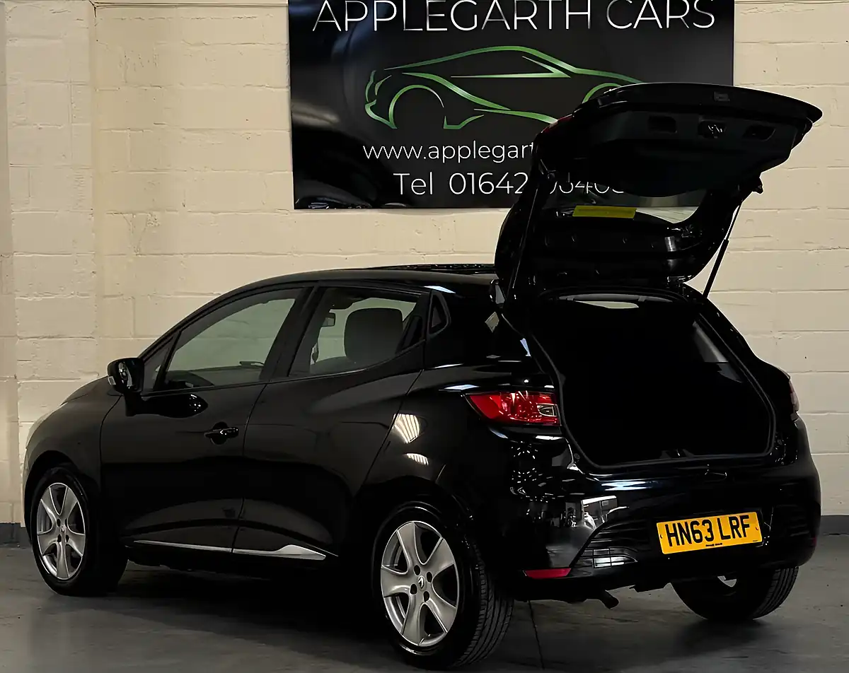 Used 2013 Renault Clio Dynamique Medianav Black - Interior and Exterior details 8