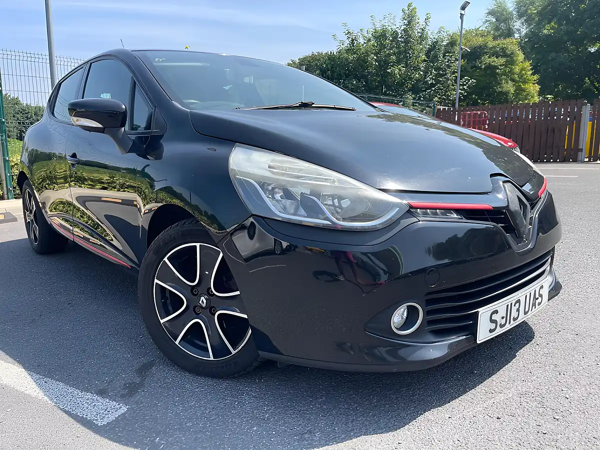 Used 2013 Renault Clio Dynamique Medianav Black - Front View