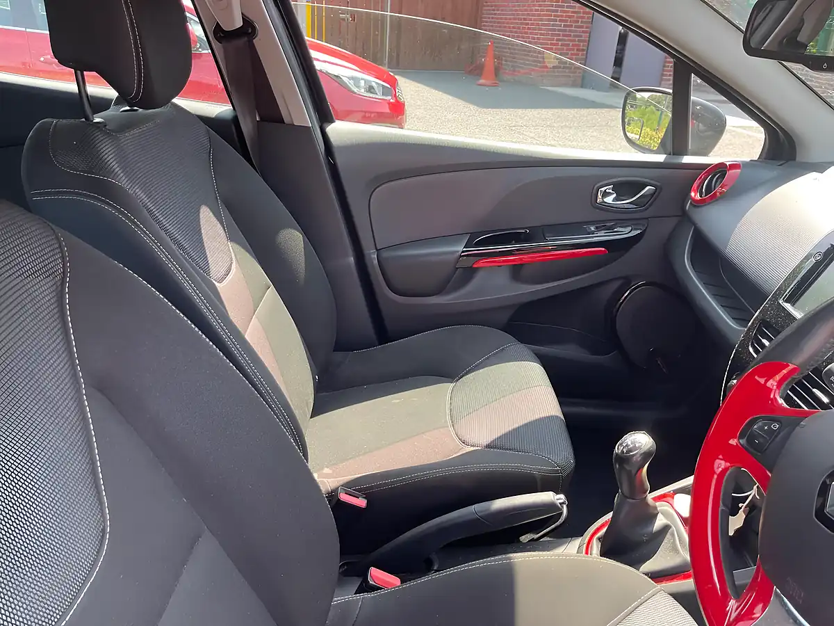 Used 2013 Renault Clio Dynamique Medianav Black - Interior and Exterior details 12